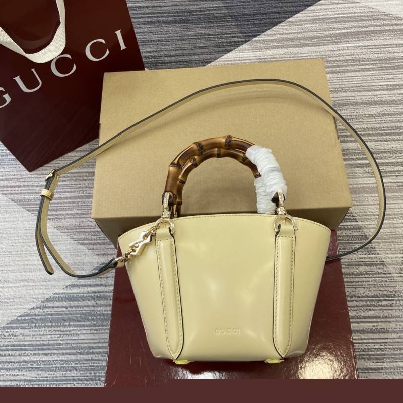 G*u*i shopping bags